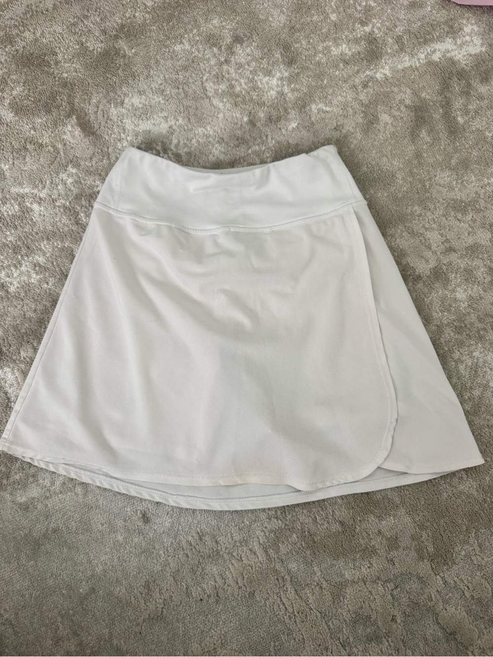 EUC (maybe worn once) girls Zella White Athletic Skirt with Skorts built in